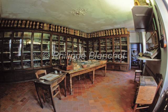 harmas fabre 08.JPG - Cabinet de Jean-Henri Fabre avant travauxHarmas de FabreSérignan du Comtat, 84 France